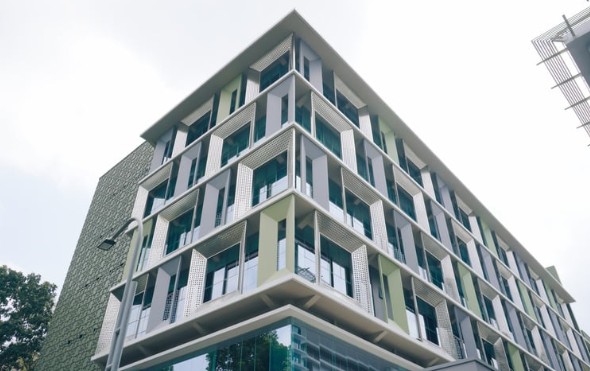 How Commercial Buildings Advance Safety Using Vista Signage Systems That Clarify Routes