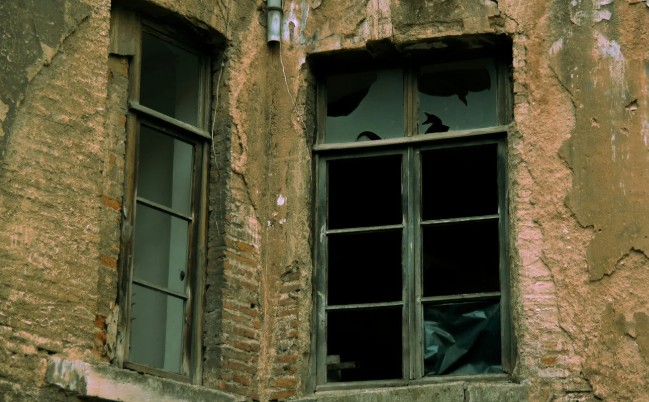 Top Ways Replacing Old Windows Grows Your Property Value