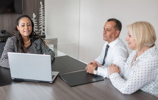 What to Know About Investment Management When Working With a Local Advisor