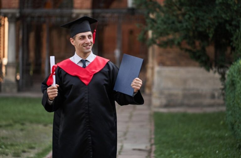Honors Graduation Stoles: How to Choose the Right Style, Message, and Format